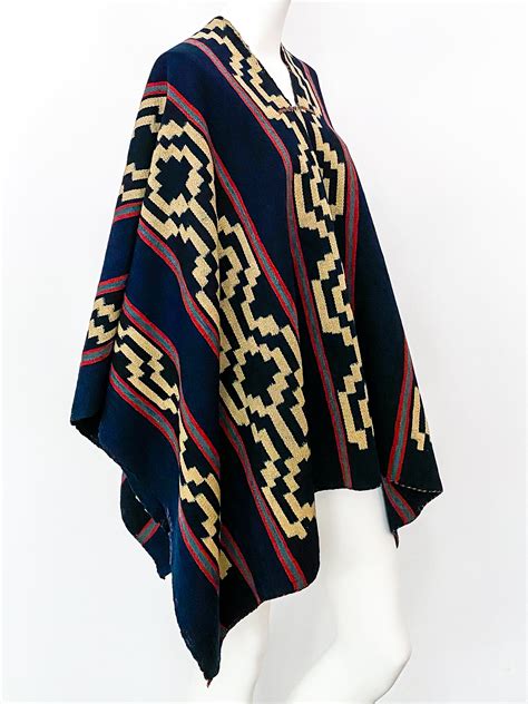 Logo Woven Poncho .